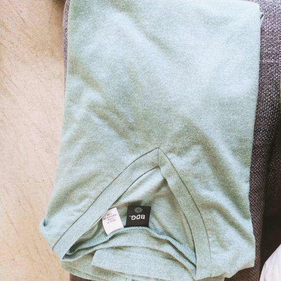 BDG Men's T-shirt - Picture 2 of 5